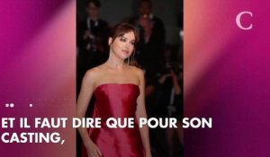 PHOTOS. Dakota Johnson splendide dans une robe rouge Dior couture pour la Mostra de Venise