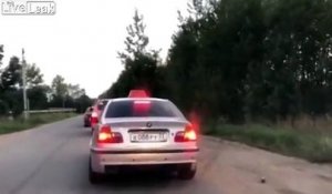 Ce Taxi vire son client ayant jeté une bouteille par la fenêtre de la voiture !