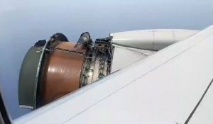 Cet avion a perdu une partie de son réacteur en plein vol... Pas très rassurant
