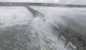 Ouragan Florence: des vagues impressionnantes dans la ville de Surf City en Caroline du Nord