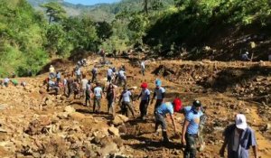 Mangkhut: les recherches des disparus continuent aux Philippines