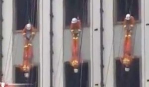 Des pompiers chinois escaladent la façade d'un immeuble en mode Yamakasi