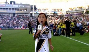 À 7 ans, une petite fille devient la mascotte des LAGalaxy en chantant l'hymne national américain