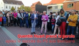 Quentin Huart s'exprime devant les Estaimpuisien(ne)s après le succès de la liste PS-LB aux élections 2018