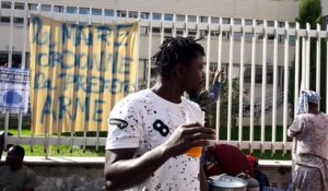 Gap: les demandeurs d'asile campent devant la préfecture