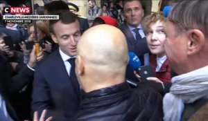 Emmanuel Macron interpellé par la foule à Charleville-Mézières