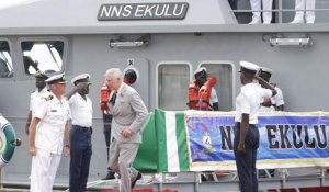 Le Prince Charles observe un exercice naval à Lagos