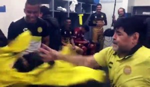 Quand Maradona offre une danse endiablée dans le vestiaire !