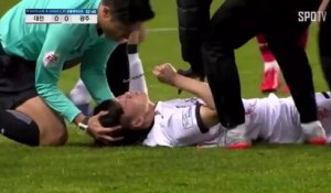 Un joueur coréen se brise la nuque en retombant au sol en plein match de football!