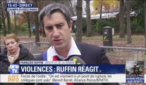 "Monsieur Macron doit partir avant de rendre notre pays fou. Fou de rage." François Ruffin s'exprime à côté de l'Élysée