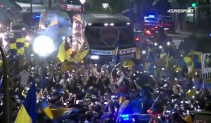 Feux d'artifice et marée humaine : la folie à Buenos Aires au passage du bus de Boca !