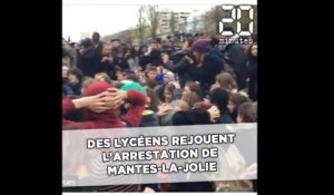 Des lycéens rejouent la scène de Mantes-la-Jolie en soutien aux jeunes interpellés