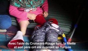 Une Syrienne née sans jambes marche avec des nouvelles prothèses