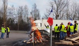 Lunéville : un routier montre son soutien aux gilets jaunes  en effectuant plusieurs tours du rond-point de Chaufontaine