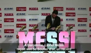 Football/Barcelone: Messi reçoit son 5e Soulier d'or, un record