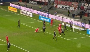 Bundesliga : 17e j. - L'arrêt reflexe de Trapp