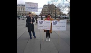 Des pancartes racistes en plein Paris mais pour la bonne cause