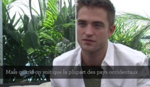 Robert Pattinson : "La politique, c'est un peu de la blague"