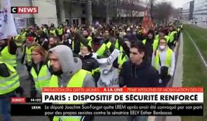 Les Gilets Jaunes Dans Paris Le Samedi 22 Décembre Dans