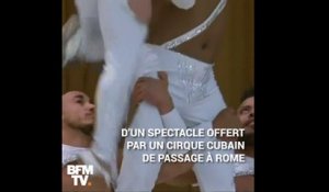 Le pape participe à un spectacle de cirque