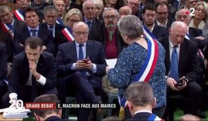 Grand débat : Emmanuel Macron face à 600 maires normands