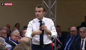 Emmanuel Macron sur l'immigration : "Mieux protéger nos frontières"