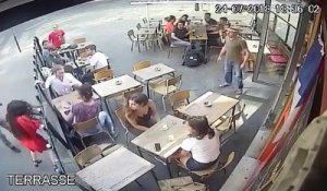 Cette femme se frappe au visage par un harceleur dans la rue à Paris