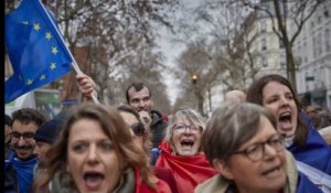 Après les Gilets Jaunes, les Foulards Rouges