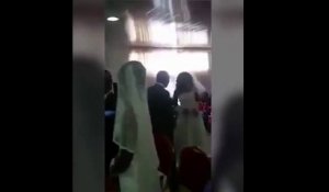 Quand la maîtresse du futur marié débarque à l'église en robe de mariée !