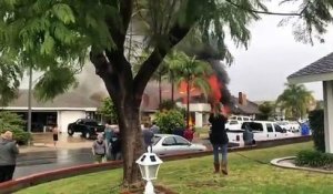 Californie: Un avion de tourisme s'écrase sur une maison - Au moins cinq morts et trois blessés - VIDEO
