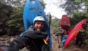 Descente impressionnante en Kayak dans des rapides et cascades !