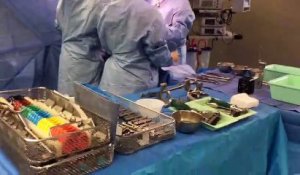 Besançon Pose d'une prothèse de genoux sur une patiente sexagénaire à la Clinique Saint-Vincent
