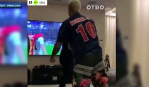 Neymar comme un fou devant les buts du PSG à Old Trafford