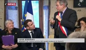 Emmanuel Macron face aux maires ruraux