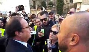 A Avignon, François Hollande s'arrête pour répondre aux questions de Gilets jaunes