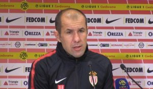 26e j. - Jardim ravi de la performance de Subasic