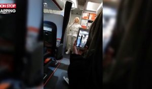 Bilal Hassani chante et fait les annonces dans un avion pour l'Eurovision (vidéo)