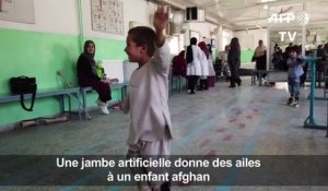 Afghanistan: le sourire d'Ahmad, amputé de 5 ans, émeut le pays