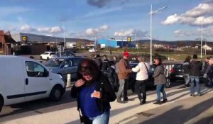 Besançon : mouvement des gilets jaunes devant Carrefour