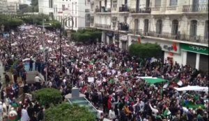 Des milliers de personnes manifestent à Alger contre la candidature d'Abdelaziz Bouteflika