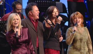 Bill & Gloria Gaither - A King Is Coming To Town