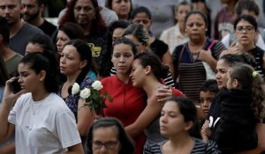 Le Brésil enterre ses collégiens massacrés