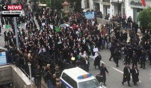 Algérie : des centaines d'avocats manifestent contre le régime