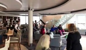 Navire de croisière Viking Sky en panne en pleine tempête (Norvège)