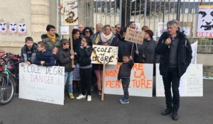 Manifestation de soutien à l’école de Degré par le collectif des parents atterrés