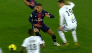 Paris Saint-Germain - RC Strasbourg Alsace : Le geste technique de Kylian Mbappé