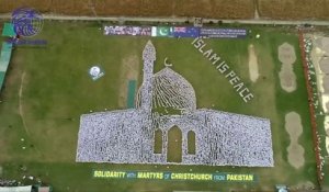 Attentat de Christchurch: des milliers de Pakistanais forment une mosquée géante en hommage, un mois après le drame