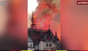 La flèche de Notre-Dame en feu s'effondre