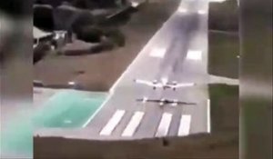Un avion rate son atterrissage et fini dans le sable