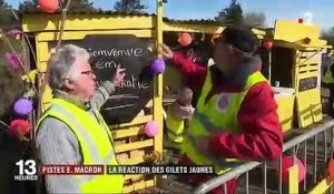 Emmanuel Macron : des "gilets jaunes" toujours au rond-point parlent de "mesurettes"